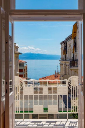 Dana Opatija, Opatija